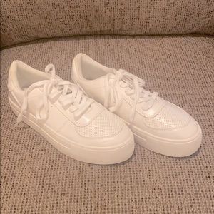 American Eagle Retro Sneaker